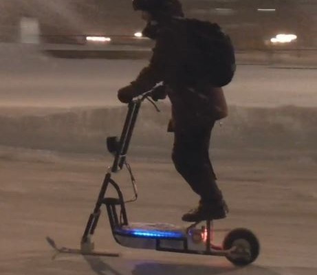 A magyar e-rollerest nem érdekli se a hideg, se a jég, szilveszterkor pedig megállíthatatlanok A magyar e-rollerest nem érdekli se a hideg, se a jég, szilveszterkor pedig megállíthatatlanok